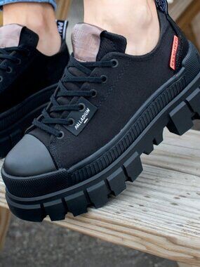 New PALLADIUM Shoes Womens 9 Black Revolt Low Cut Platform Sneaker